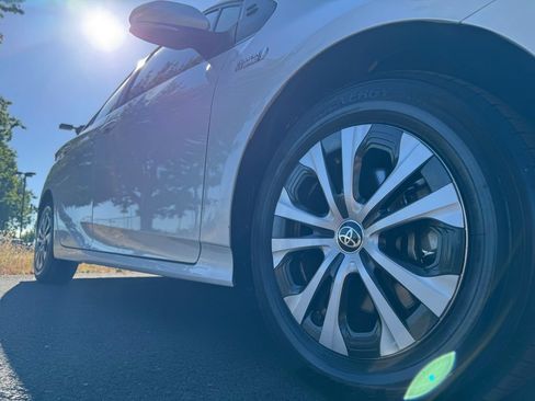 Used 2021 Toyota Prius Prime XLE FWD image 43