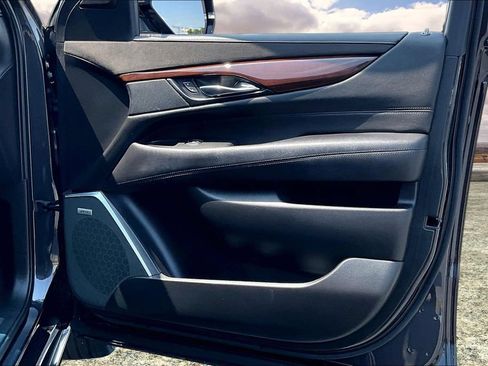 Used 2018 Cadillac Escalade Premium Luxury AWD/4WD image 29