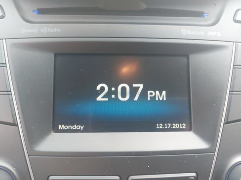 Used 2013 Hyundai Santa Fe Sport 2.0T FWD image 22
