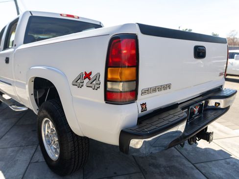 Used 2005 GMC Sierra 2500 SLE w/ Heavy-Duty Power Package image 37