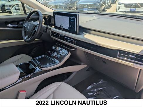 Certified 2022 Lincoln Nautilus FWD w/ Premium Package image 25
