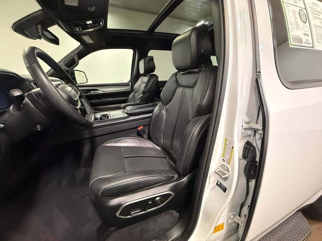 Used 2024 Jeep Wagoneer Series II AWD/4WD image 12