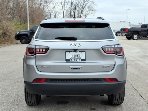 Used 2023 Jeep Compass Latitude image 30