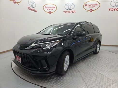 Used 2023 Toyota Sienna XSE image 2