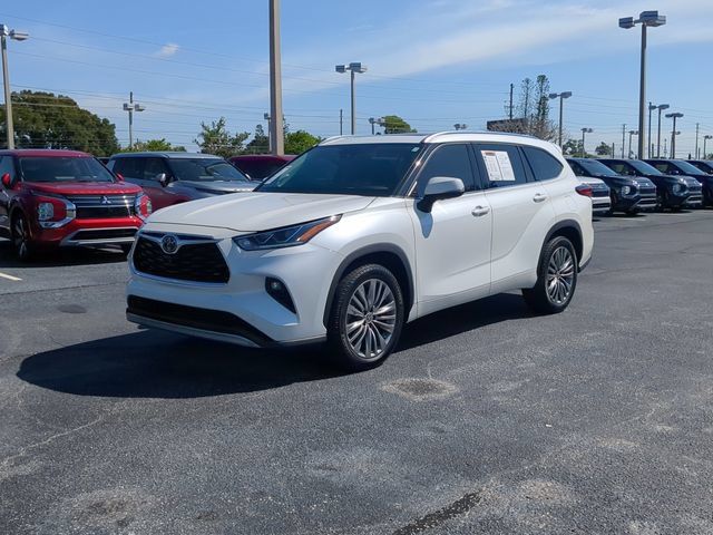 Used 2020 Toyota Highlander Platinum FWD image 2