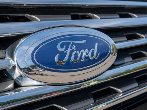 Used 2020 Ford Expedition XLT w/ Equipment Group 202A image 3