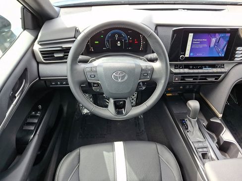 Certified 2025 Toyota Camry SE w/ Convenience Package image 12