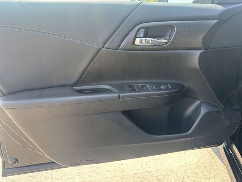 Used 2017 Honda Accord Sport image 11