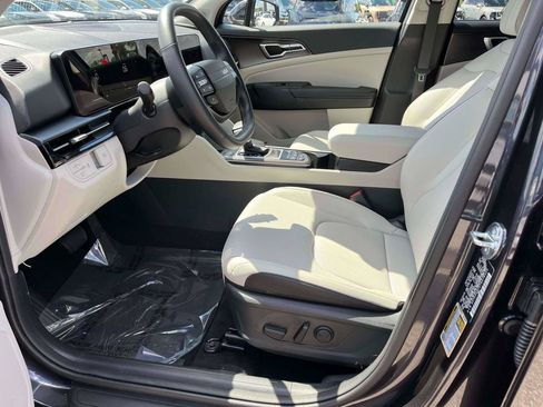 Certified 2026 Kia Sportage EX FWD image 17