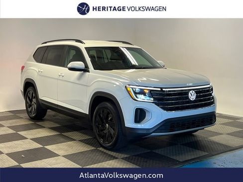 Certified 2024 Volkswagen Atlas SE w/ Black Wheel Package FWD image 1