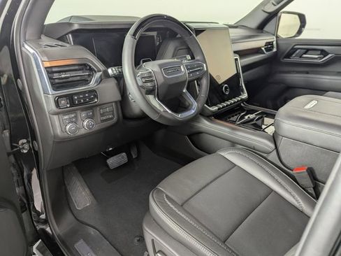 Used 2025 GMC Yukon Denali w/ Denali Reserve Package image 12