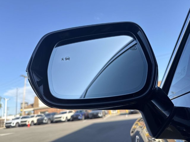 Certified 2025 Cadillac Optiq Luxury 1 AWD/4WD image 13