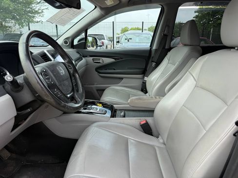 Used 2018 Honda Pilot Touring image 10