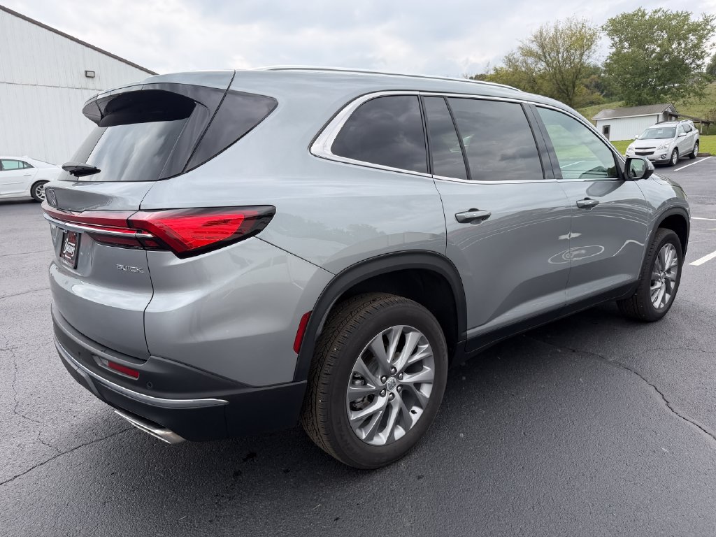 Used 2025 Buick Enclave Preferred AWD/4WD image 5