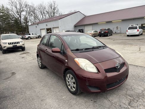 Used 2010 Toyota Yaris 2-Door Hatchback FWD image 5