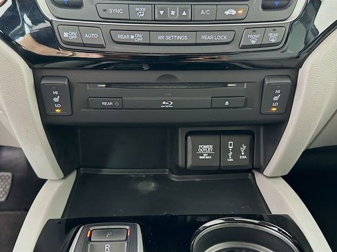 Used 2018 Honda Pilot Touring image 21
