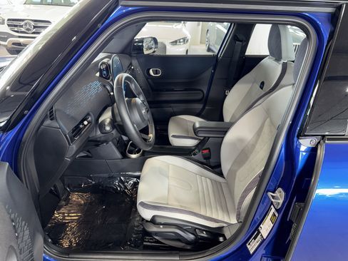 Used 2025 MINI Cooper 4-Door Hardtop FWD image 18