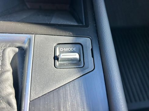 Used 2025 Nissan Kicks SV image 38