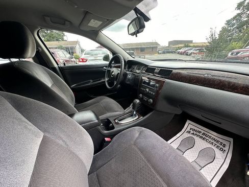 Used 2016 Chevrolet Impala LT FWD image 17