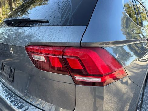 Used 2019 Volkswagen Tiguan SE w/ Panoramic Sunroof Package image 9