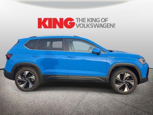 New 2026 Volkswagen Taos SE image 2