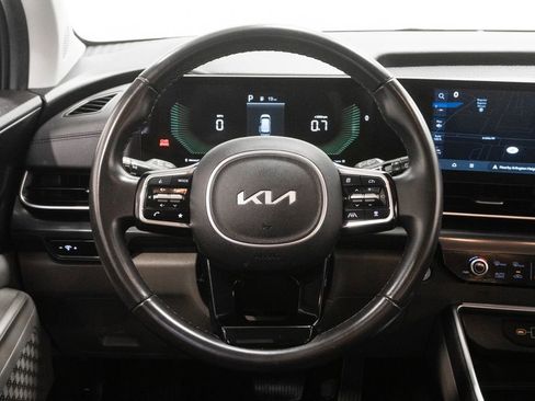 Used 2025 Kia Carnival FWD image 15