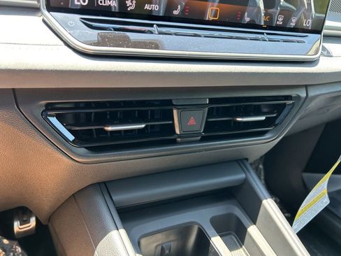 New 2026 Volkswagen Tiguan SE R-Line AWD/4WD image 37