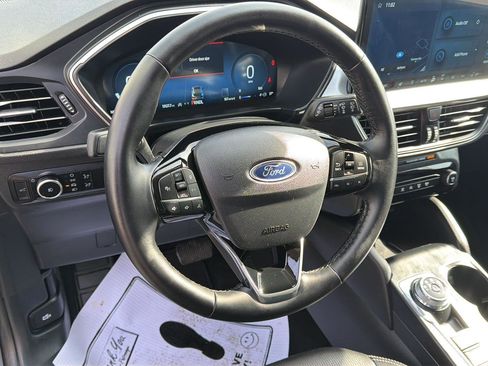 Used 2025 Ford Escape Platinum image 28