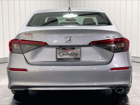 Used 2023 Honda Civic Sport image 4
