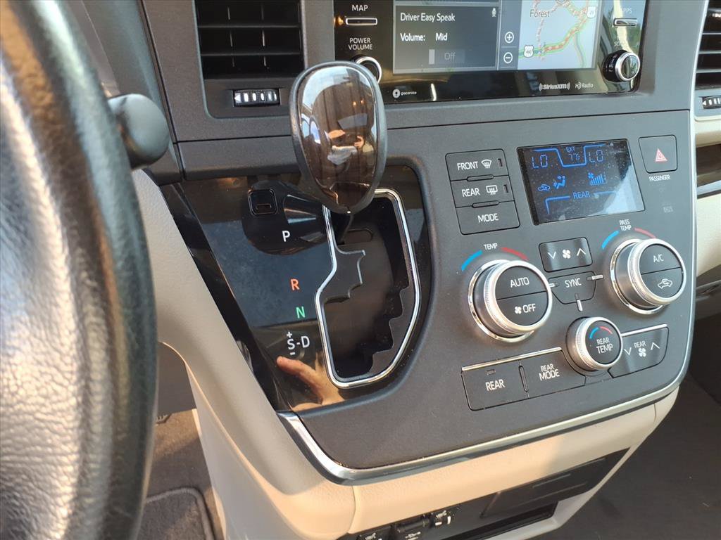 Used 2019 Toyota Sienna XLE w/ XLE Navigation Package FWD image 32