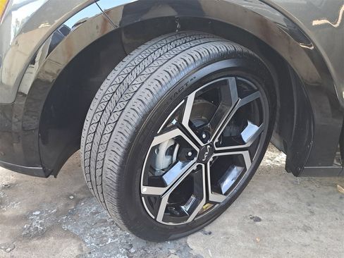 Used 2023 Kia Niro EX Touring image 32