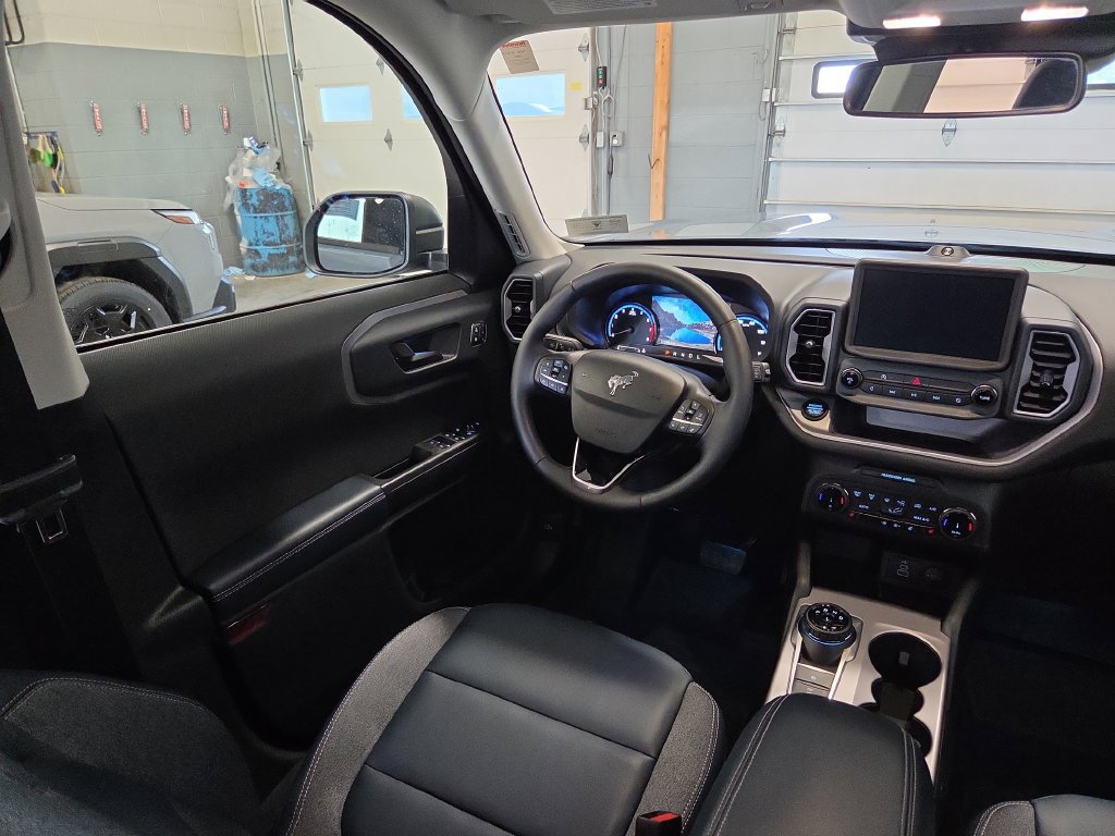 Used 2024 Ford Bronco Sport Outer Banks w/ Tech Package AWD/4WD image 12