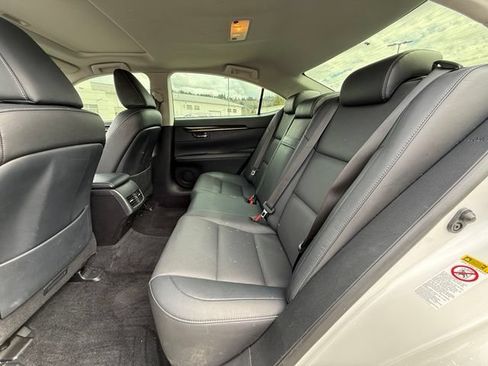 Used 2014 Lexus ES 350 w/ Premium Package FWD image 13