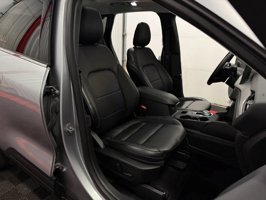 Used 2023 Ford Escape Platinum AWD/4WD image 47