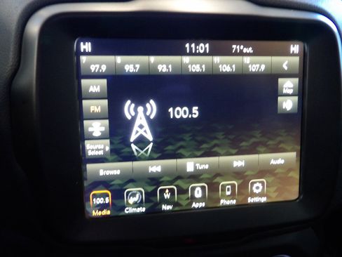 Used 2023 Jeep Renegade Trailhawk AWD/4WD image 34