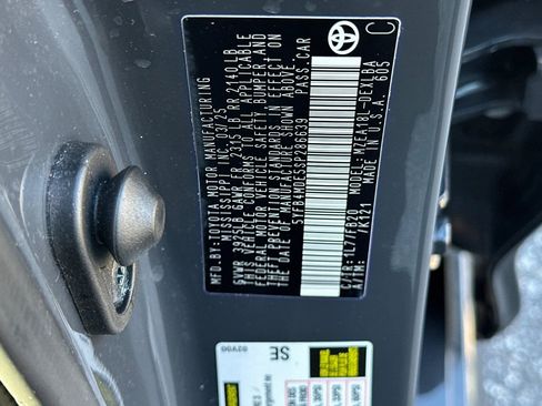 Used 2025 Toyota Corolla LE image 29