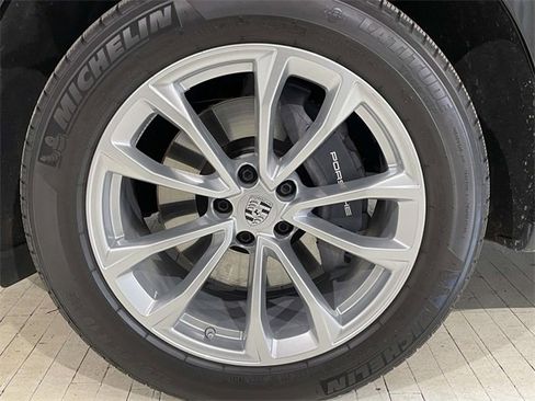 Used 2025 Porsche Macan image 10