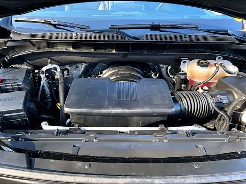 Used 2024 Chevrolet Suburban Premier image 31