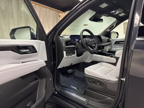 New 2026 Chevrolet Suburban Premier image 21