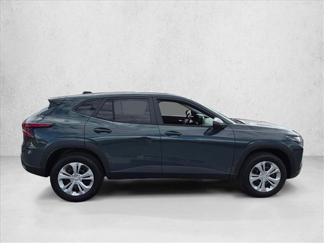 Used 2026 Chevrolet Trax LS FWD image 4