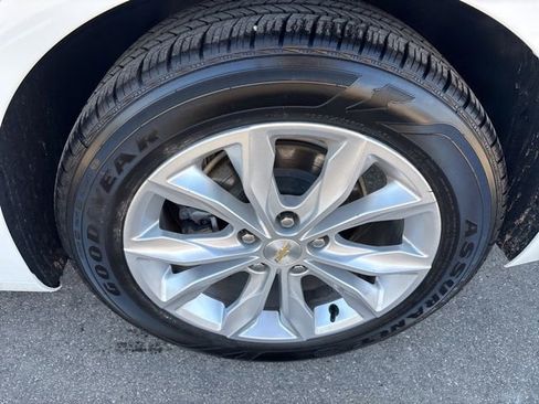 Used 2023 Chevrolet Malibu LT image 9