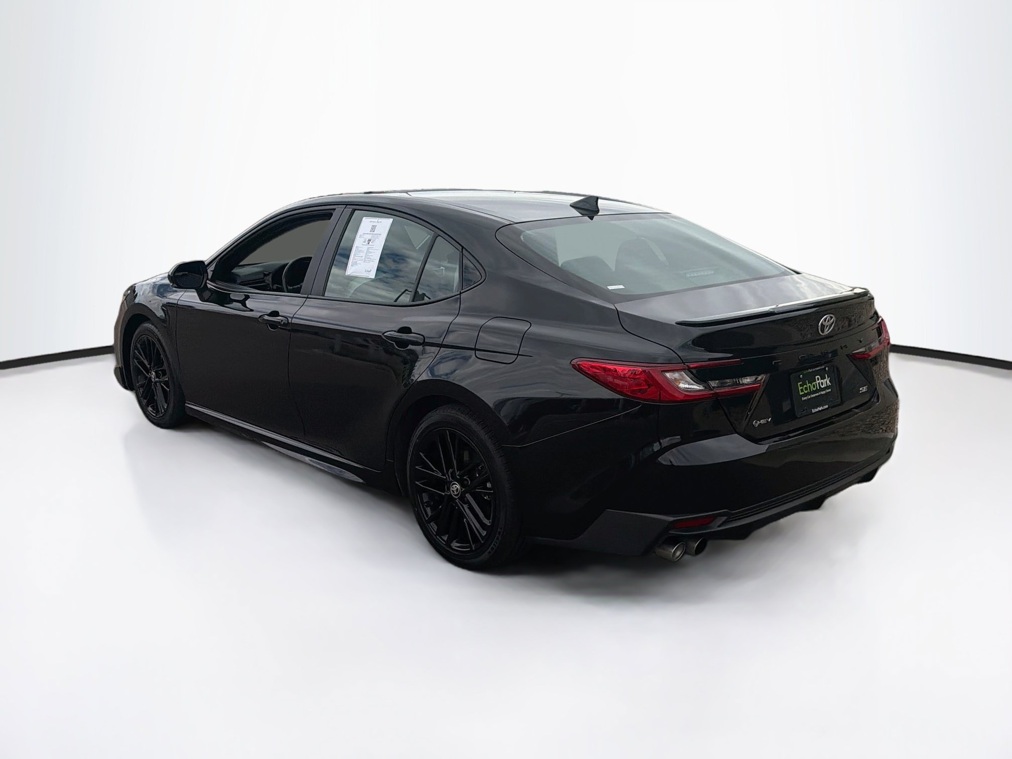 Used 2025 Toyota Camry SE FWD image 5