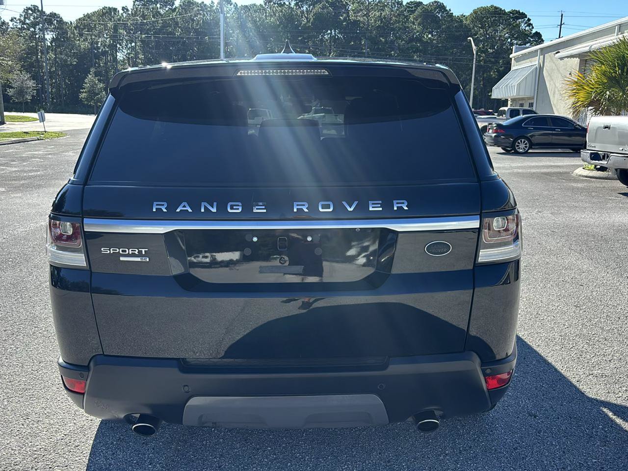 Used 2017 Land Rover Range Rover Sport SE AWD/4WD image 7