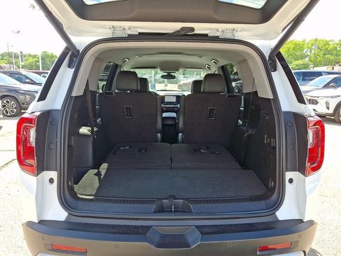 Certified 2023 GMC Acadia SLT w/ Technology Package AWD/4WD image 32