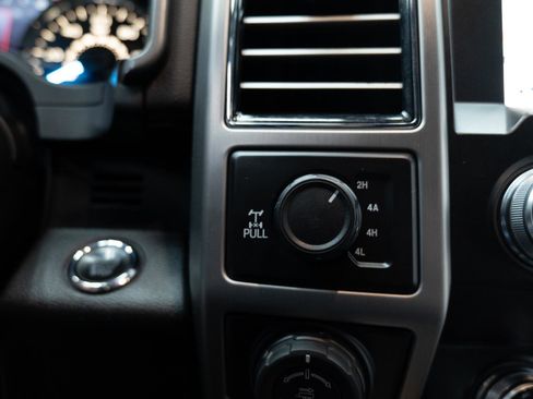 Used 2019 Ford F150 Platinum w/ Technology Package image 38