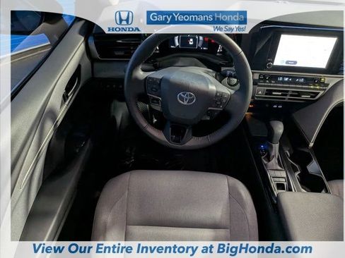 Used 2025 Toyota Camry LE w/ Convenience Package FWD image 17