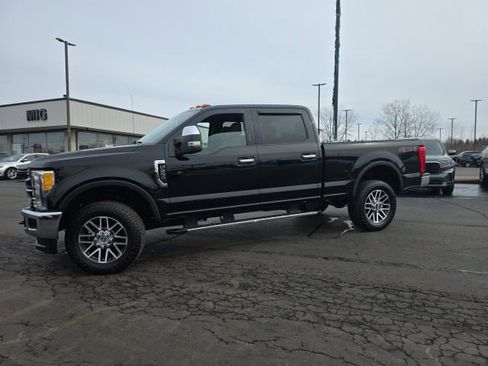 Used 2017 Ford F250 XLT w/ XLT Value Package image 3