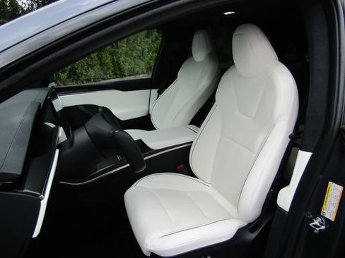 Used 2022 Tesla Model X Plaid image 12