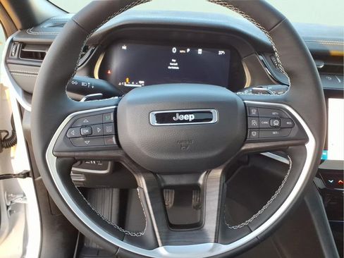 New 2026 Jeep Grand Cherokee Altitude AWD/4WD image 19
