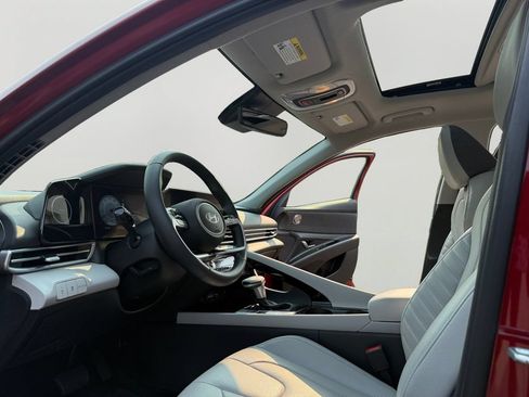 Used 2025 Hyundai Elantra Limited FWD image 9